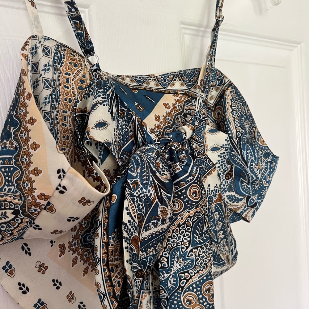 (Never Worn) Adorable Silky Multi Patterned Tie Bandana Top